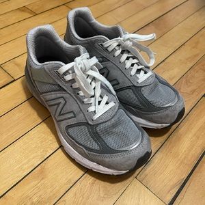 New Balance 990v5 sneakers size 8.5 great condition